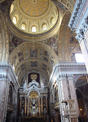 Intérieur de l'église del Gesu Nuovo