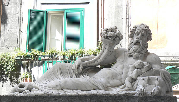Statue représentant le Nil