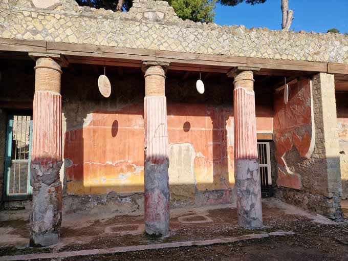 La maison du relief de T�l�phe � Herculanum