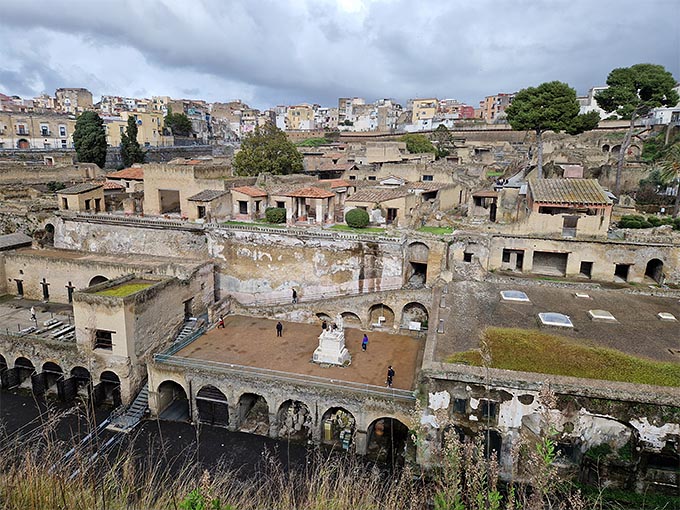 Vue g�n�rale du site d'Herculanum
